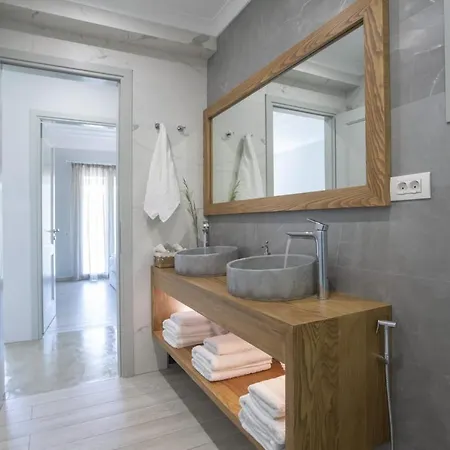 Panoutsis - Lefkada * Sívros